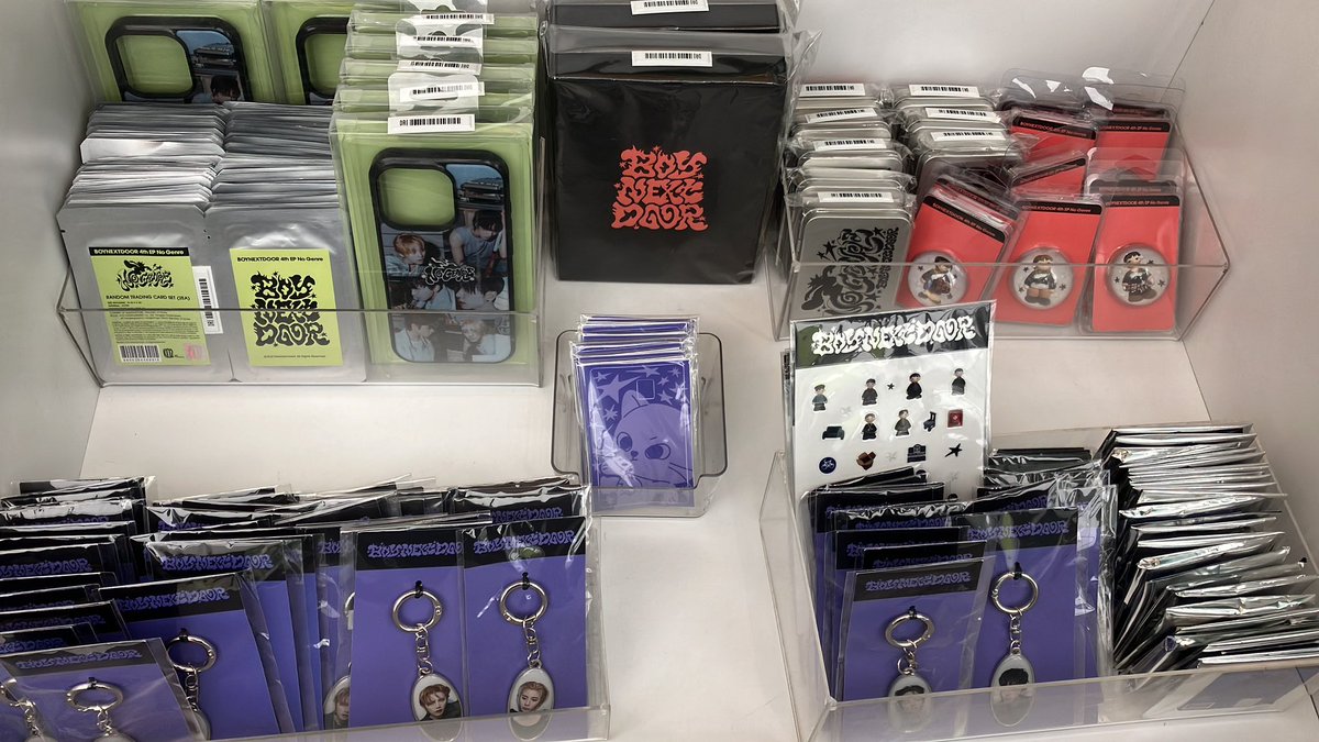 medomkpopmerch's tweet image. Sale KPOPMERCH STORE at Gandaria city LGfloor only💚👇🏻

#kpopmerch #kpopstore #kpop #boynextdoor #kpopmerchsale