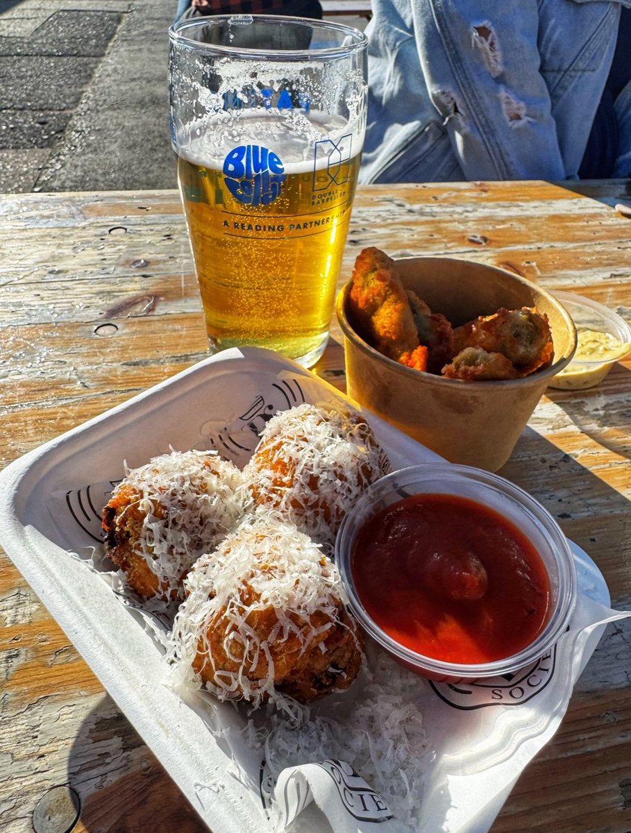 BLUE COLLAR 🌮🍔🍹 tweet media