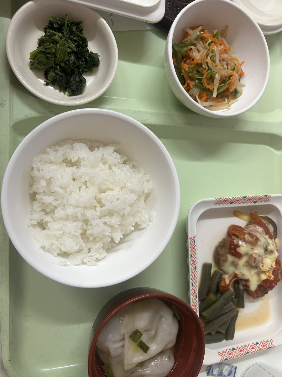 今日は診察と首のエコーやったよー😚最初エコーの枠空かないからMRIで撮るかもって言われてて、3日連続MRIはもう笑うwと思ってたら無事エコーで済みました✌️
昨日のMRIでヘッドホンから好きすぎて滅流れてきて(おいおい好き滅聞いたら体動くって🤦‍♀️)と思いながら耐えました😂偶然にも朝食にM!LK😂
