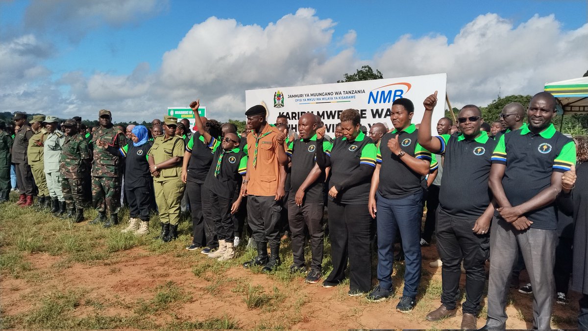 tanzanialeotz's tweet photo. MIRADI saba ya maendeleo yenye thamani ya zaidi ya Sh bilioni 13.306 inatarajiwa kuzinduliwa, kuwekewa mawe ya msingi na kutembelewa katika Wilaya ya Kisarawe wakati wa mbio za Mwenge wa Uhuru katikati Wilaya ya Kisarawe leo. https://t.co/0706SV6MsF