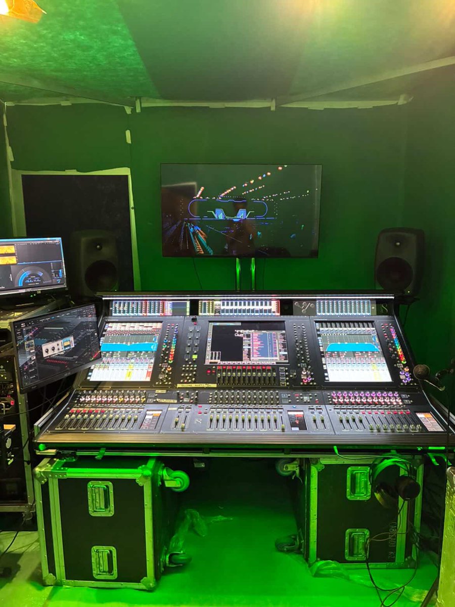 instalia_eu's tweet image. La Serie Quantum de @DiGiCo_official fue uno de los pilares sonoros de los Premios Dial: mezcla para broadcast, monitores y FOH en una gala donde televisión y directo debían convivir sin fallos. 
🔗  acortar.link/EeyeCr
#DiGiCo #LiveSound #Broadcast