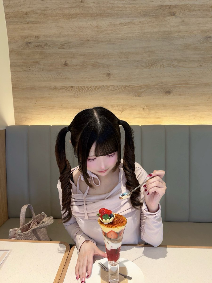 ゚ tweet media