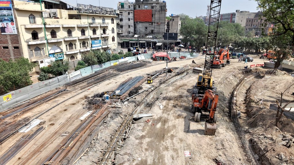 developingpak's tweet image. Work on the construction of an underpass at Bhati Chowk continues day and night. 

The remodeling and construction of an underpass in the busiest area of  the city will benefit millions of vehicles daily.۔

#BhatiChowk #Lahore #Punjab #Pakistan 🇵🇰