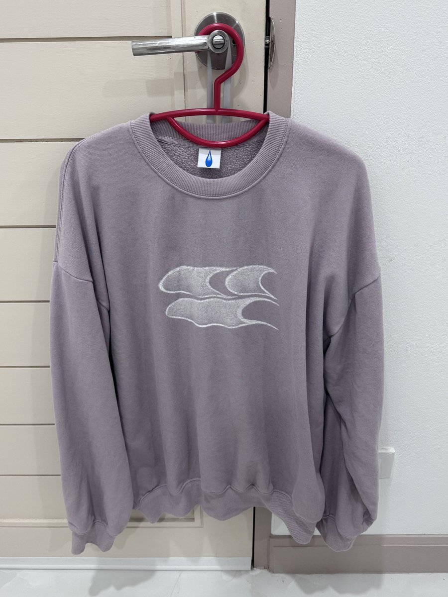 MSukswang's tweet photo. ส่งต่อ Crying Center Sweater 550รส Color: Mauve🫐 Size M อก 48 ยาว 28  
ไม่มีตำหนิใส่2-3ครั้ง  ของแท้มีหลักฐานซื้อ
#cryingcenter  #ส่งต่อcryingcenter #ส่งต่อcintage #ส่งต่อvgh #ส่งต่อduex https://t.co/3VxGLhAjZa