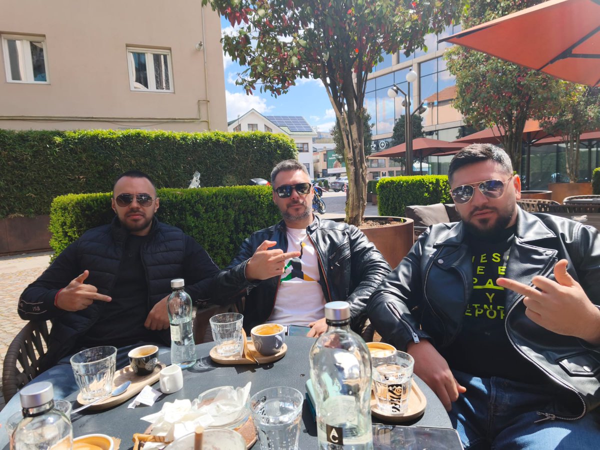 👑KingM tweet media