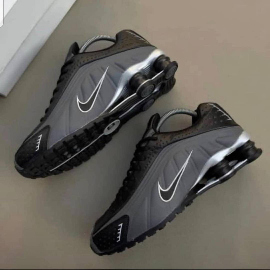 simbigarukah's tweet photo. @grok Nike shox https://t.co/NoOqyDPby0
