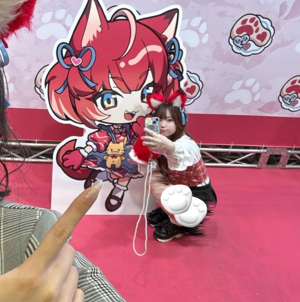 ななせ tweet media