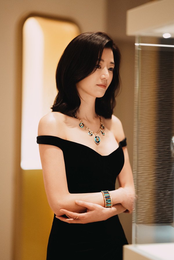 전지현 チョン・ジヒョン ポスター 2枚セット 日曜 20:00～22:30 チョン・ジヒョン、人間宝石そのもの💎 (20時間くらい前の記事