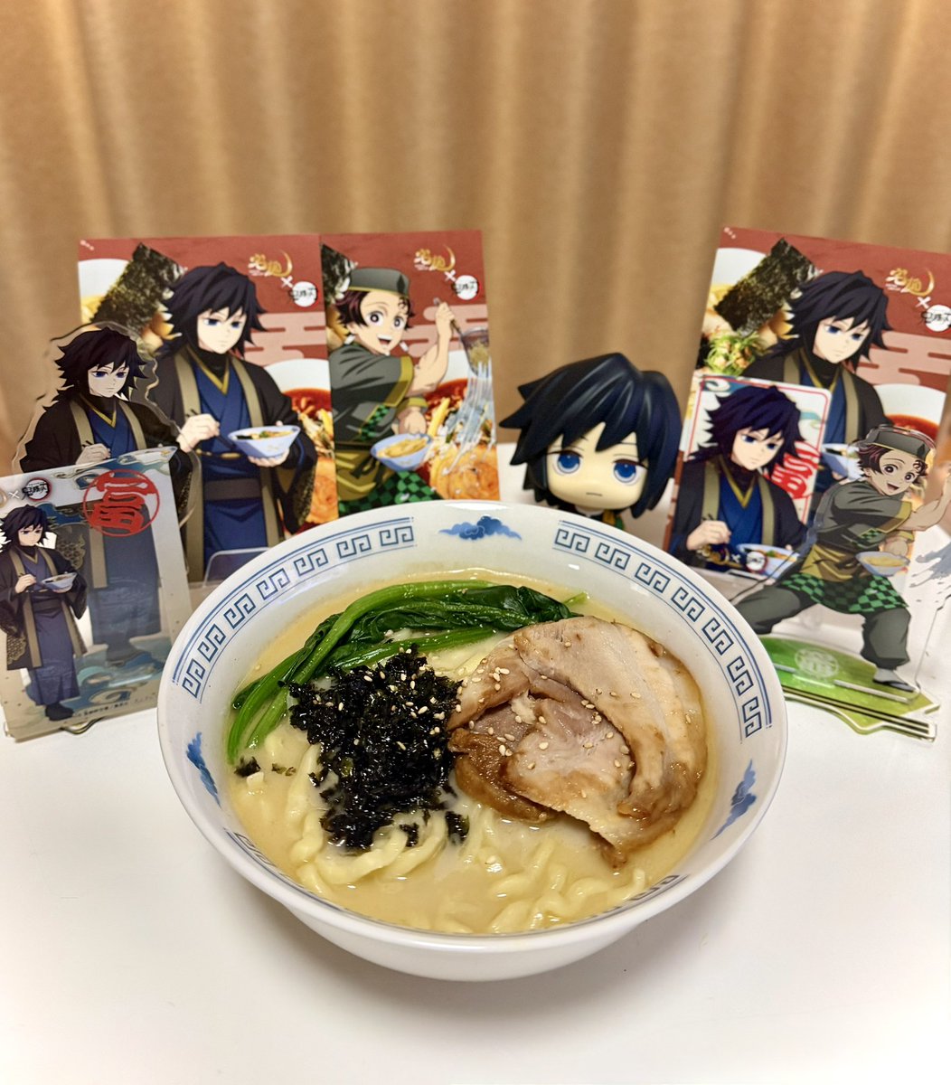 この間宅麺行った時にお持ち帰り買ったので夜ご飯はお家で🍜(海苔が韓国もみ海苔しかなかった笑)

スープが濃厚で麺もっちもち！お家で食べてもうまい！うまい！🔥