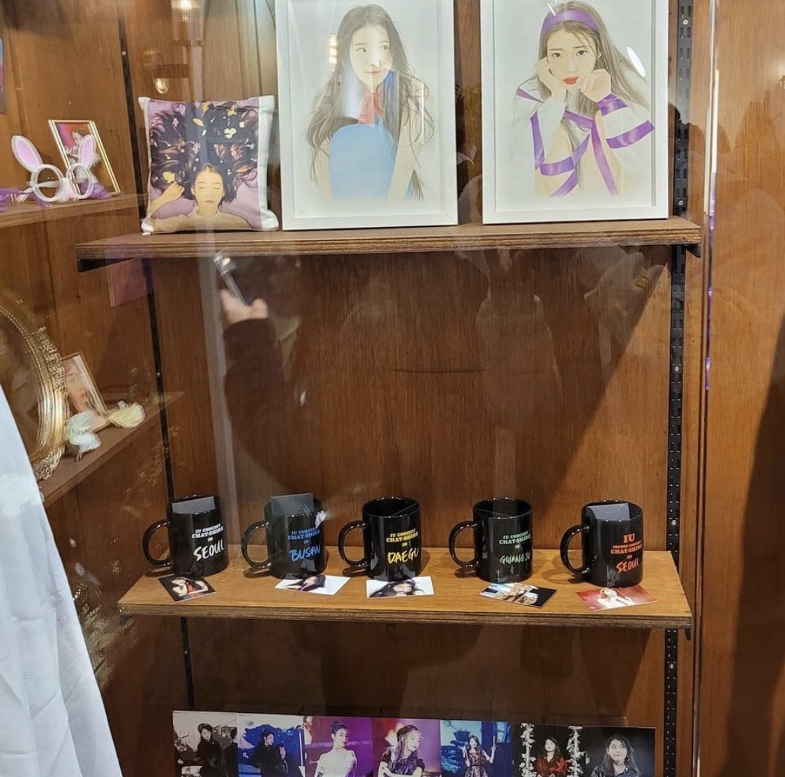 borrow_coffee's tweet photo. 🤎보로우커피
작년 아이유 #컵홀더이벤트
쇼케이스 안에 굿즈, 입었던 의상 등 전시할 수 있습니 다. 보틀음료 액자 등 제공됩니다.
#카페대관 #컵홀더이벤트 #무료대관 #서촌컵홀더 #컵홀더이벤트 #생일카페 #아이돌컵홀더 #카페투어 #생일서포트
#컵홀더투어 https://t.co/nHSZYGhMHl