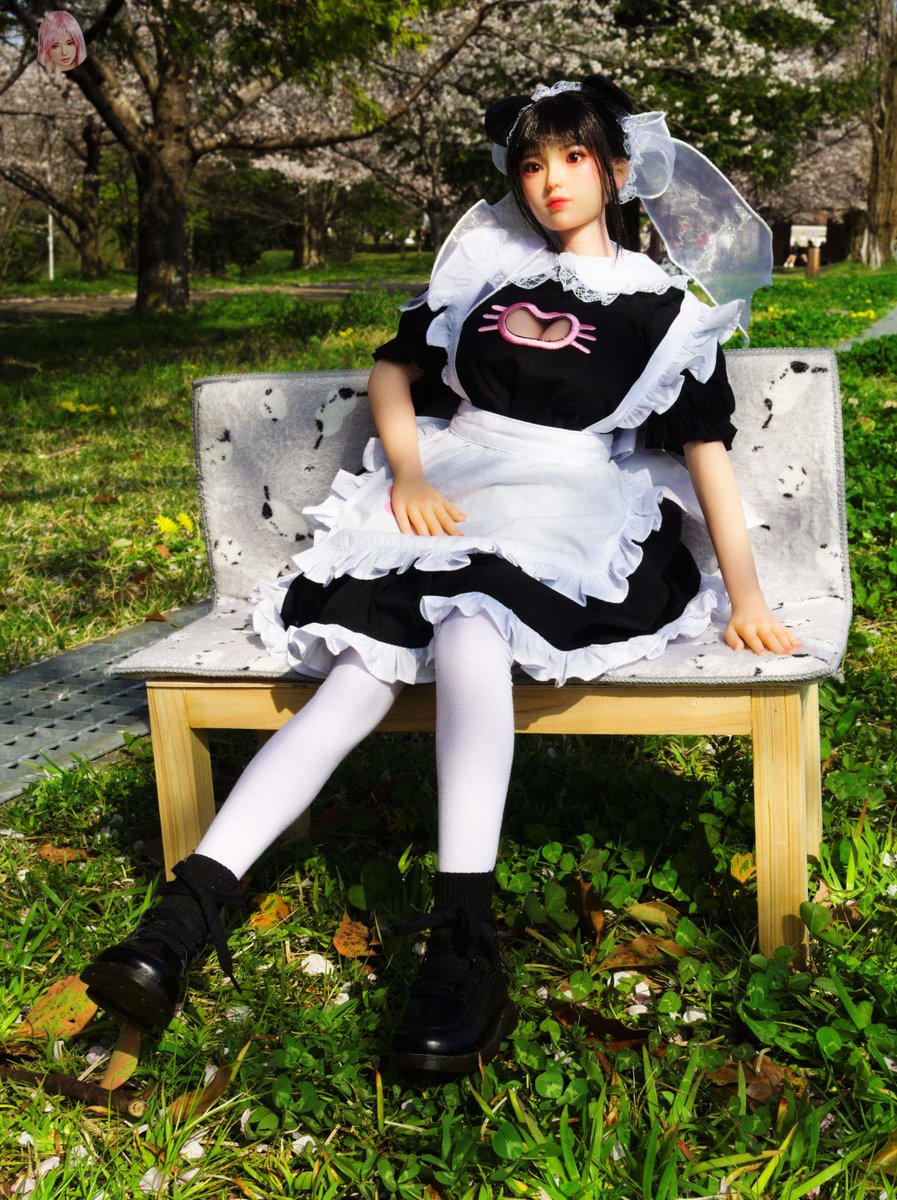 QBhxVJcPa09jM0U's tweet photo. メイドの小奈美ちゃん2🥰
お花見に連れて行ったけど人が多くていい場所がなかった💦💦
#70cmdoll #team70 https://t.co/TOHKXOryHJ