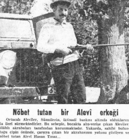 snfsvs21's tweet photo. Ortaca Katliamı: Cumhuriyet Döneminin İlk Sivil Alevi Katliamı|

Ortaca Katliamı Cumhuriyet döneminin karanlığa itilmiş birçok Alevi kıyımlarından biridir. O günlerde henüz Muğla'nın Köyceğiz ilçesinin bir beldesi olan Ortaca'da 5-16 Haziran 1966 tarihleri arasında gerçekleşen Tahtacı Alevilerine yönelik saldırılarda kaç kişinin hayatını kaybettiği halen kesin olarak bilinmiyor.

40'lı yıllarda çıkarılan Varlık Vergisi'ni ödemeyen azınlıkları cezalandırmak adına çalışma kampları inşa edilmesi planlanıyordu. Bu kamplardan biri de Tahtacı Alevilerinin yoğunca yaşadığı Dalaman'da olacaktı. Bu inşaat için köyleri gasp edilen Alevi köylüler Fevziye köyüne sürgün edildi. Fevziye köyü de Tahtacı Alevilerinin yaşadığı bir köy olsa da köyün arazisi büyüyen nüfusu taşıyabilecek nitelikte değildi. Dolayısıyla sürgün edilenler buradan da Ortaca'ya sürüldü. O dönemde henüz bataklık olan Ortaca'nın kurutulmasının ardından bölge tarıma elverişli oldu ve nüfusu artarak bir kasabaya dönüştü. Bunların ardından 1960 yılının başlarında Ortaca kasabası ve Fevziye köyü arasında geniş bir arazi devlet tarafından Nurcu Ağa Nazmi Yavuz'a verildi ve bölgede bulunan Kızılyurt köyüne Sünni nüfusun göçü devlet eliyle sağlandı.

Nurcu Ağa Nazmi Yavuz'un Fevziye köyüne çok yakın bir bataklığın kurutulması isteğini geri çevirmesi üzerine gerginlikler başladı. 6 yıl boyunca nispeten küçük çatışmalarla süren gerilim 1966 yılında asıl amacı bölgenin tamamına sahip olmak olan Ağa Nazmi Yavuz'un "Aleviler camilerimizi yıkıyor" yalanıyla 16 Sünni köyünden adam toplayarak Yeşil Bayrak altında yüzlerce kişiyi toplayıp kasabaya ve Fevziye köyüne saldırıya geçmesiyle büyüdü. İlk olarak Dalaman Çayı kenarında pamuk toplayan Tahtacı Alevisi kadın ve çocuklara saldıran silahlı grup, cesetleri hasırlara sararak Dalaman Çayına attılar. Ardından Ortaca kasabasına doğru yola çıkan silahlı grup; "Bu topraklar bizimdir, Tahtacılar dağlarınıza gidin", "Bir Tahtacı öldüren cennetliktir", "Alevilerin namusu olmaz", sloganlarıyla Ortaca kasabasına saldırdılar. Kasabadaki sinemayı içinde sahibi ve diğer insanlar varken diri diri yakan ve belde belediyesini basan saldırganlar, Alevi Belediye Başkanı Ziya Çavuş'un ilk saç ve sakalını keser sonrasında makamında zorla alıp yerine kendi adamlarını yerleştirdiler.

O günleri gören bir Tahtacı Alevisi şunu söyler: 

"Uzakta yeşil bayrağı görünce durumun farkına vardım ve dayıma hemen gidelim dedim. Gitmeye vaktimiz olmadığı için bir dükkanda saklandık. Gelen dumanların ne olduğunu ancak olay bitince anladık"

5 Haziran'daki saldırıdan bir hafta sonra yakacak aramaya çıkan bir Tahtacı Alevisi ailenin 4 Sünni tarafından saldırılmasının ardından sonraki gün Tahtacı Alevileri Nurcu Ağa'nın köyünü bastı, çıkan çatışmada bir Sünni köylü öldü.

Katliam ve çatışmalar 16 Haziran'a kadar devam etti bu sürede çok sayıda Tahtacı Alevisi evlerini geride bırakarak bölgeden göç etti, geride kalanlarsa saldırılara karşın tüfekleriyle nöbet tuttular.

12 gün süren katliamda kaç kişinin öldüğü halen bilinmemektedir. Saldırılara devlet güçleri müdahil olmamış ve devlet makamları saldırıların mezhepsel niteliğini reddederek, yüzlerce kişinin nasıl silahlanıp saldırıya geçtiğini umursamadan köylüler arasında tarla kavgası olarak niteleyip üstünü kapamıştır. Ortaca, konuyu araştıran tarihçilerce ilk sivil alevi katliamı olarak nitelendirilmektedir. Bu savı destekleyen birçok bulgu olmakla beraber olaylar üzerine detaylı bir araştırma yapılamamış, veya yaptırılmamıştır.