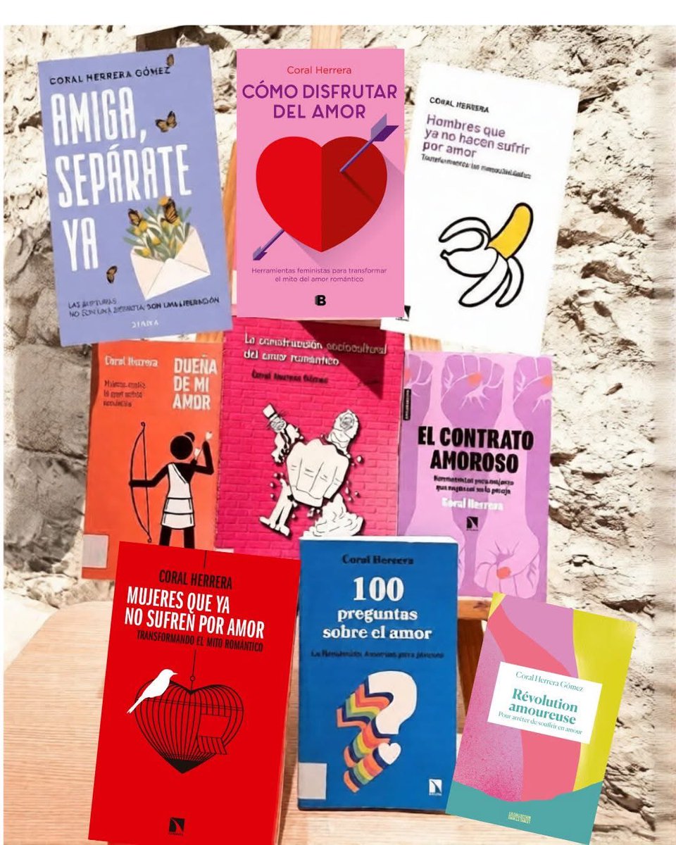 coralherreragom's tweet photo. Hoy es el Día Internacional del Libro, y una no puede dejar de presumir de sus criaturas. Me siento muy orgullosa de tener aún todos mis libros vivos. Gracias a mis editoras, gracias a las librerías por acogerlos, gracias a mis lectoras por leerlos 📕📗🩷
https://t.co/ckd1jLQM0K https://t.co/zHjiYKGR1w
