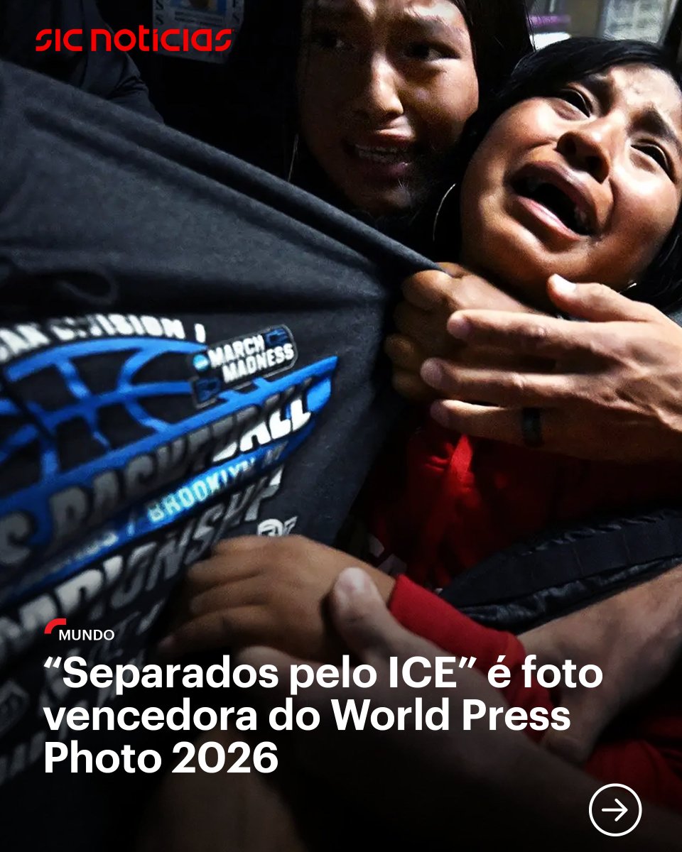 SICNoticias's tweet image. Uma fotografia que retrata a separação de uma família durante uma detenção por agentes de imigração nos Estados Unidos é a vencedora da edição deste ano do World Press Photo.

Saiba mais em: bit.ly/4mGI508

📸 Carol Guzy/ZUMA Press, iWitness, for Miami Herald

#ICE