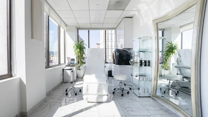 MarktheSpaman's tweet image. Elizabeth Ostertag: I Tried CO2 Lasers, the Technology That’s Redefining Skin Health and #Longevity ~ athletechnews.com/dr-robert-dorf… via @athletechnews #skincare #medspa