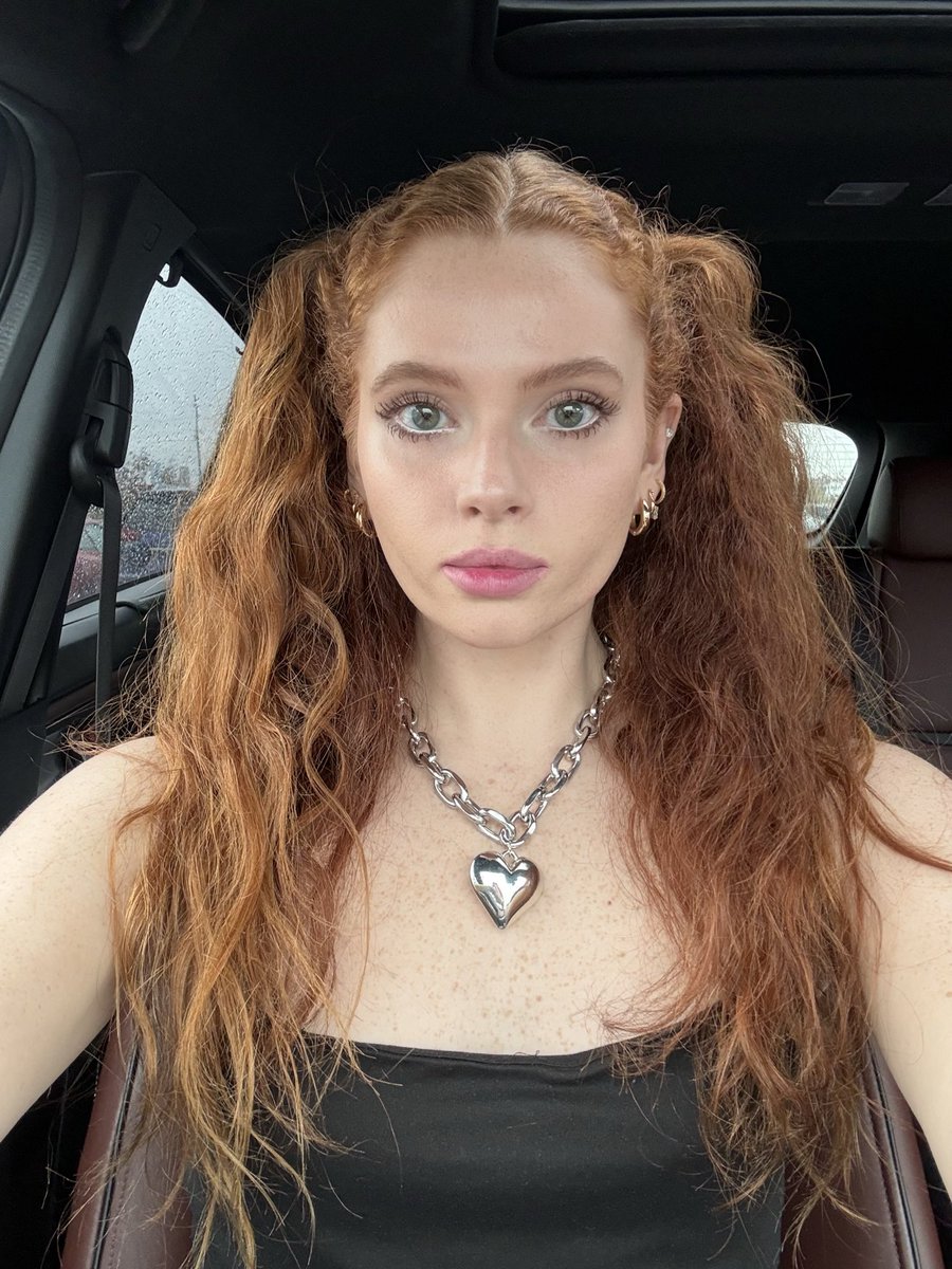 theritafaez's tweet photo. Do I look like a good girl ? https://t.co/7vED2GlAwG