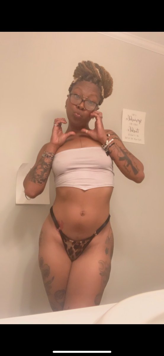 TheHoodNudist tweet media