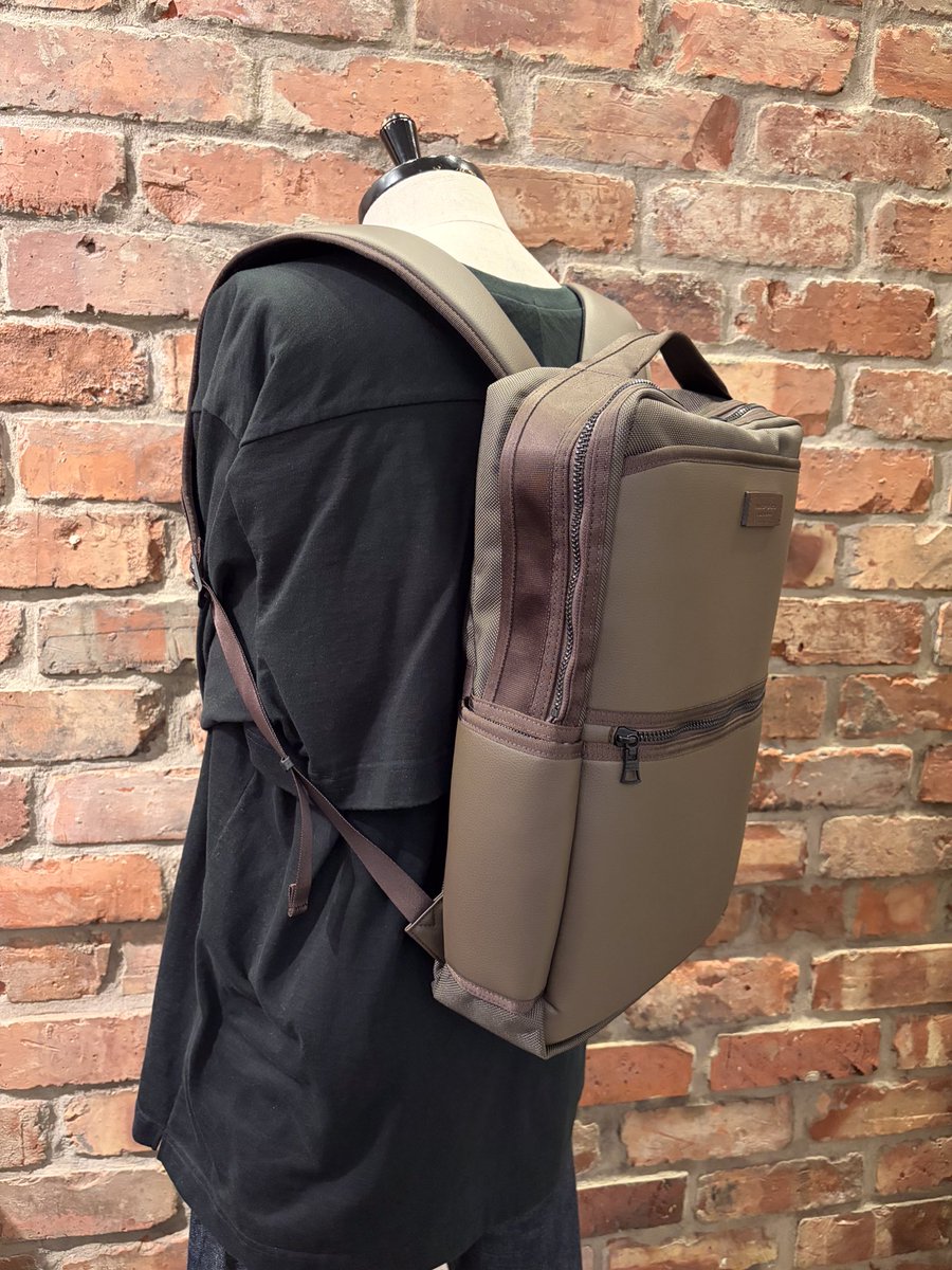 MSPC_LUCUAOSAKA's tweet image. -2026SS NEW ARRIVAL-
【 Attitude バックパック 】
Color: BLACK/BROWN
 天然皮革のような質感を持ちながら、傷に強く防水防汚性に優れたコントラクトレザー（高耐久合成皮革）をメイン素材に採用。

#masterpiece #lucua #osaka #japan #鞄