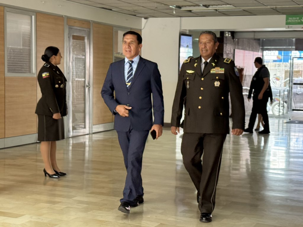 goberimbabura's tweet photo. 📍#Imbabura | El gobernador Jorge Aníbal Ortiz participó en la rendición de cuentas 2025 de la Policía, Subzona Imbabura N.° 10. 🚔

Se expusieron resultados, desafíos y compromisos para fortalecer la seguridad.

#ElNuevoEcuador 🇪🇨 https://t.co/ot6Q9w4pn8