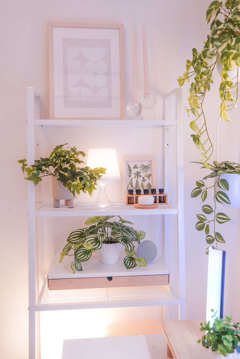 reni1chang's tweet image. 【追加したもの4️⃣】
IKEA／エロヴェン（モニタースタンド）

オープン棚のレールベリに、
見せない収納をちょい足し🧺
サイズ・素材感がかなり相性いいです。

ボールペン・メモ書き用A4用紙・カードリーダーなどを収納。

すぐ取れるのに、見た目はすっきり。
地味だけど快適度が上がりました🌿
#IKEA