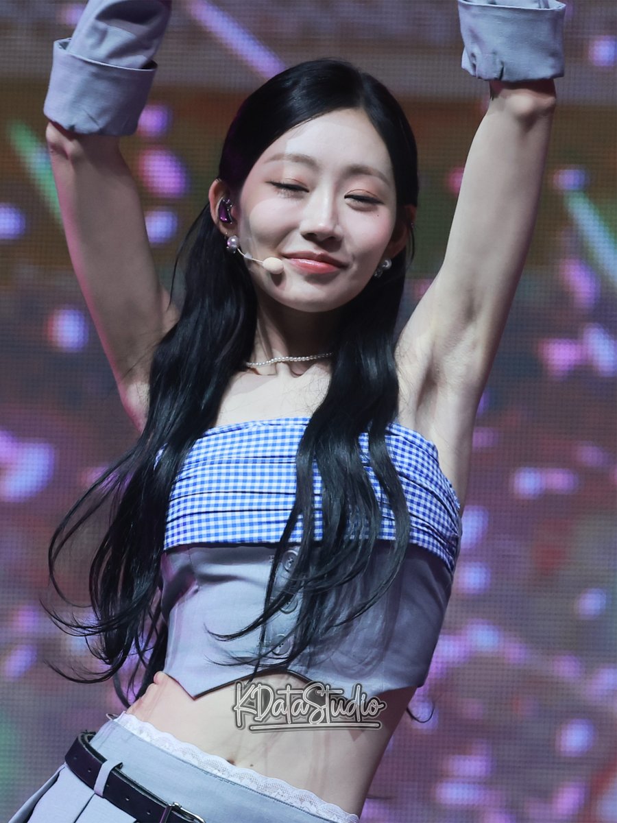 KDataStudio's tweet image. 260329 Julie at KISS OF LIFE FANMEETING 'DEJA VU'  

#JULIE #쥴리 #KISSOFLIFE #키스오브라이프 #KIOF #KPOP #4Kwallpaper #4K #wallpaper                                       

More in the comments ⬇️