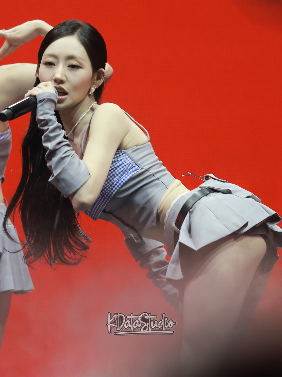 KDataStudio's tweet image. 260329 Julie at KISS OF LIFE FANMEETING 'DEJA VU'  

#JULIE #쥴리 #KISSOFLIFE #키스오브라이프 #KIOF #KPOP #4Kwallpaper #4K #wallpaper                                       

More in the comments ⬇️