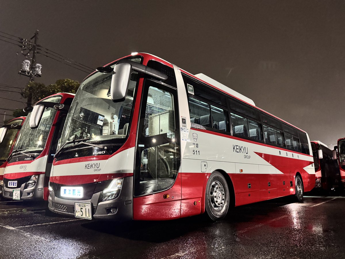 昼前から☔️パラパラ
帰りは本降りで
幸い高速は順調
入庫して部活しましょう
変態洗車倶楽部員は
1時間半入魂
雨樋から洗ってフル洗車
☔️は無視して拭き上げ完了
おしまい🫡