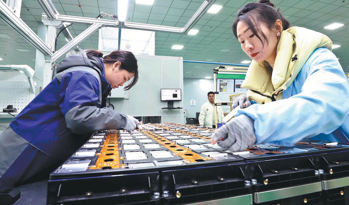 ChinaDaily's tweet image. China has cemented its status as the undisputed heavyweight champion of the global #energy storage sector, successfully transforming itself from an industry follower into the global pacemaker, said industry experts and government officials.

By the end of 2025, the nation's