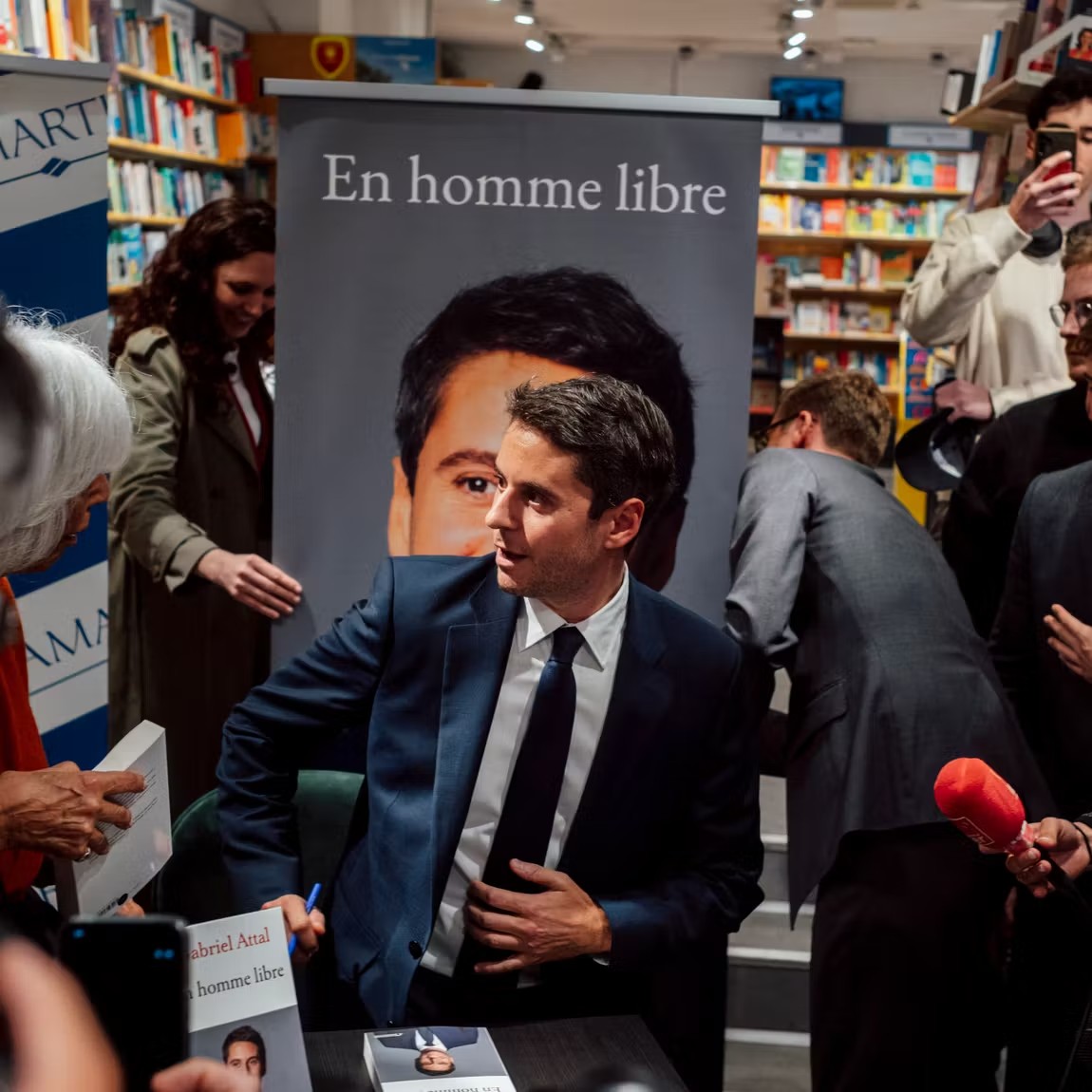 AleksanderOlech's tweet image. Bardzo ciekawa rozgrywka we Francji 🇫🇷
Były premier Gabriel Attal wydaje książkę i odsuwa się od Macrona.
Może być ważny w kontekście przyszłorocznych wyborów prezydenckich (łącząc lewicę i centrum).
#Macron dalej nie wskazał, kogo poprze.