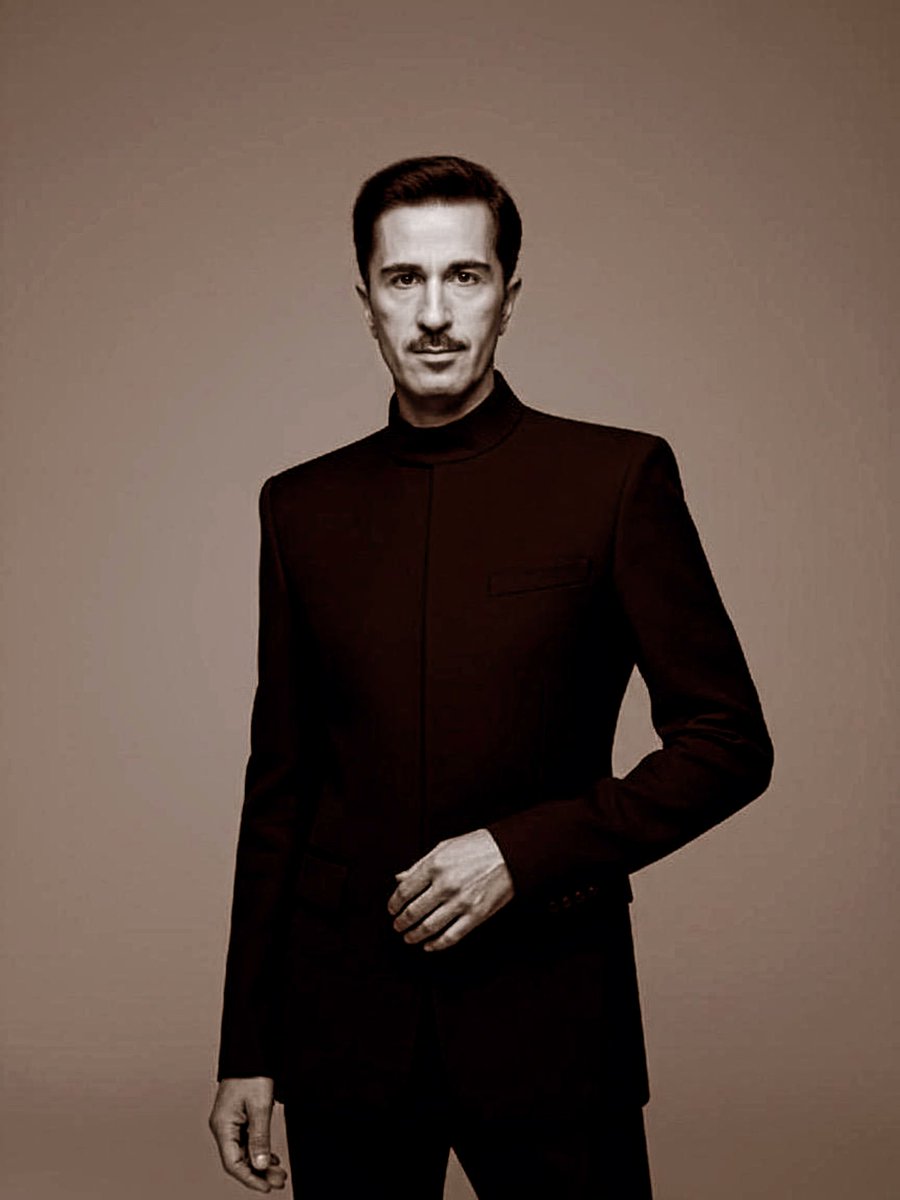 Paolo__Tarsis's tweet image. L' #intelligenzaartificiale ci può forse far apparire più belli.
Ma se coltiviamo la nostra intelligenza, l'intelligenza umana, ci arricchiamo: di sensibilità, di saggezza, di conoscenza, di amore, di gentilezza. 
E tutto questo è un valore immenso e non effimero.