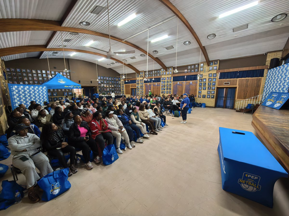 ChaukeDumisani1's tweet image. Another successful Pep Mini-Netball coaching session out at Primerê Skool Fonteine yesterday with over 120 coaches in attendance ready to learn and enhance their coaching abilities... 😊🙌🏽
Here's yo shaping future netball players. ❤💐
@PEPstores_SA
#pepmininetball 
#aimhigh