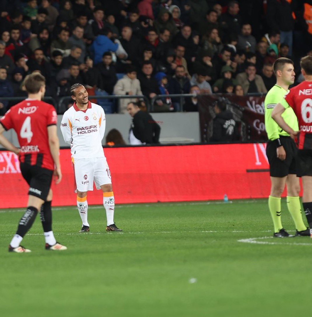 𝐋𝐞𝐫𝐨𝐲𝐢𝐳𝐦 tweet media