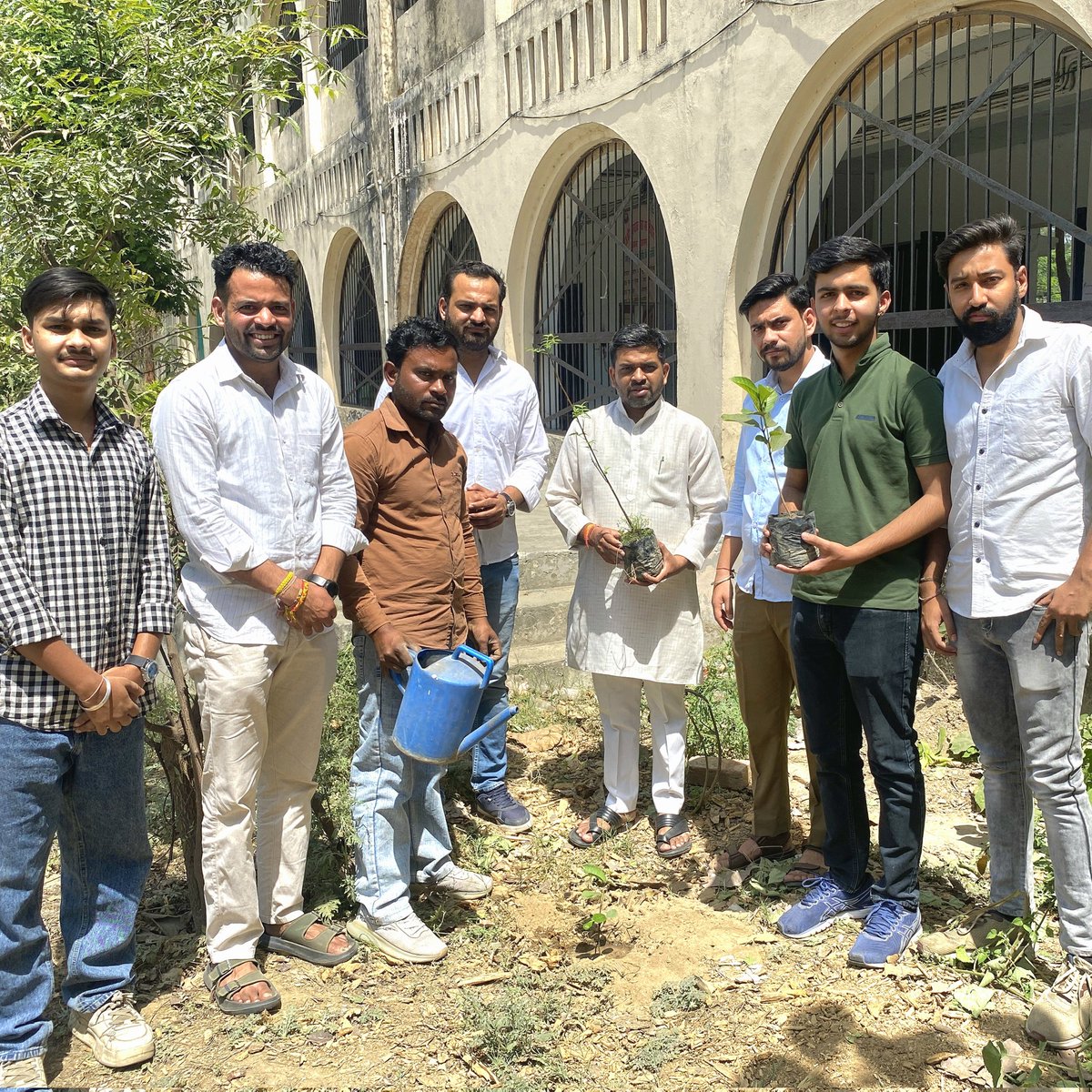 Abvp_srejila's tweet image. आज सहारनपुर जिले की देवबंद नगर इकाई द्वारा 'तरुण चेतना' कार्यक्रम के अंतर्गत नगर के विभिन्न स्थानों पर वृक्षारोपण किया गया। 
इस कार्य में मुख्य रूप से विभाग संगठन मंत्री श्री सतेन्द्र जी भाईसाहब एवं प्रांत सह मंत्री श्री सूरज राणा जी की उपस्थिति रही। 🪴🌏
#ABVP #Saharanpur