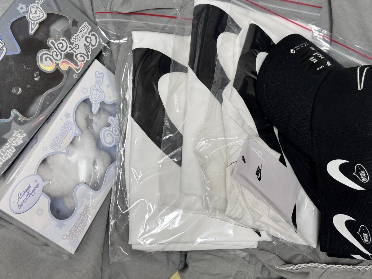 집에 오니 이렇게 되어있고 엄마가 언박싱함
두개의 심장 앙♡