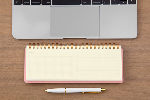 MIDORI_store_jp's tweet photo. お仕事で活躍する「ストア限定」文房具をご紹介👩‍💻

オフィスや自宅、フリーアドレスなど働く場所が多様になる中で、「仕事スペースが狭い」「情報管理が大変」などのお悩みに寄り添うアイテムをご紹介します😌🌱

👇メルマガバックナンバーをチェック✅
https://t.co/YoWNfQJKkr https://t.co/oSxrFhEpUX