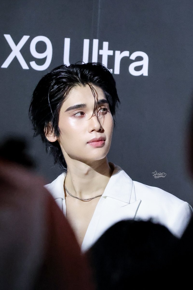 he looks majestic 🧎‍♀️🧎‍♀️

JOONGDUNK X OPPO FINDX9

#OPPOFindX9UltraTHxJoongDunk
꒰ <a href="/dunknatachai/">dunknatachai</a> : #dunknatachai ꒱