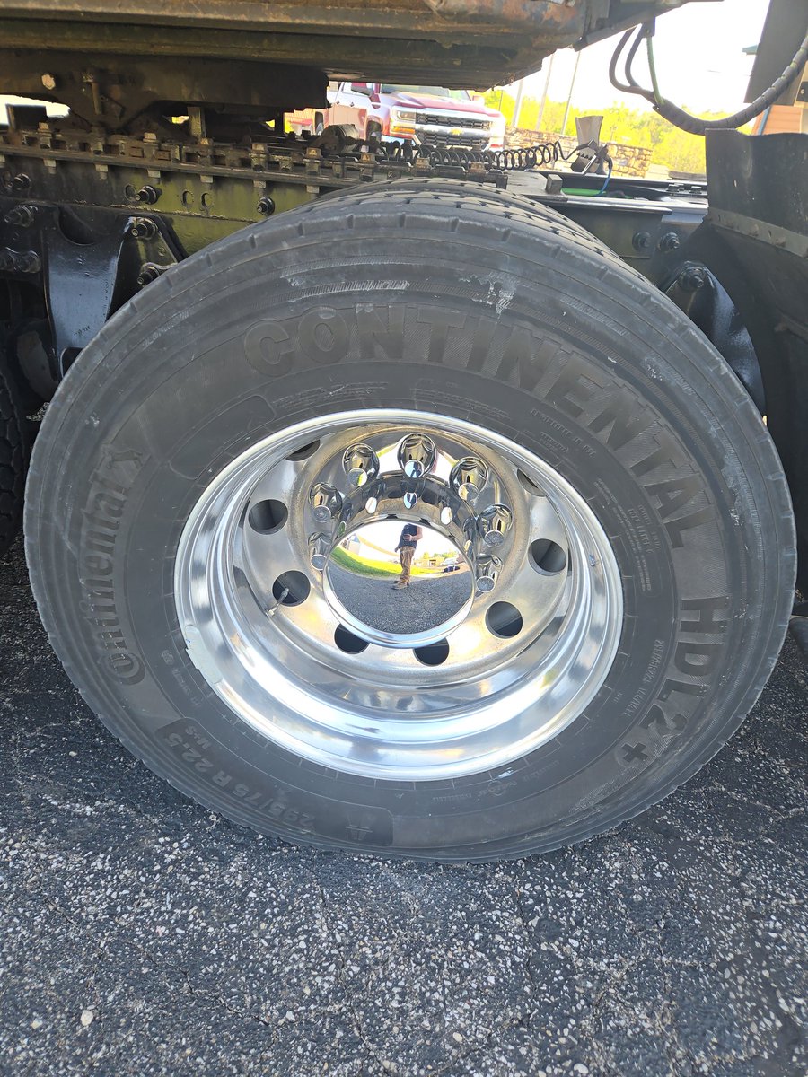 Furrunner2025's tweet image. Shiny truck, happy pup. #trucker #chrome #polish