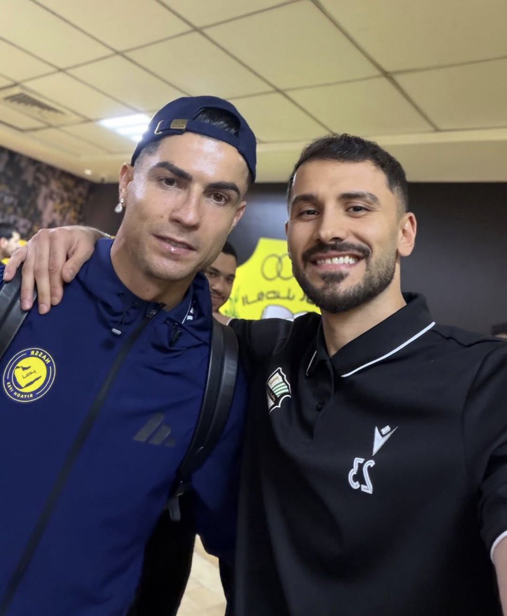 🐐 🤳