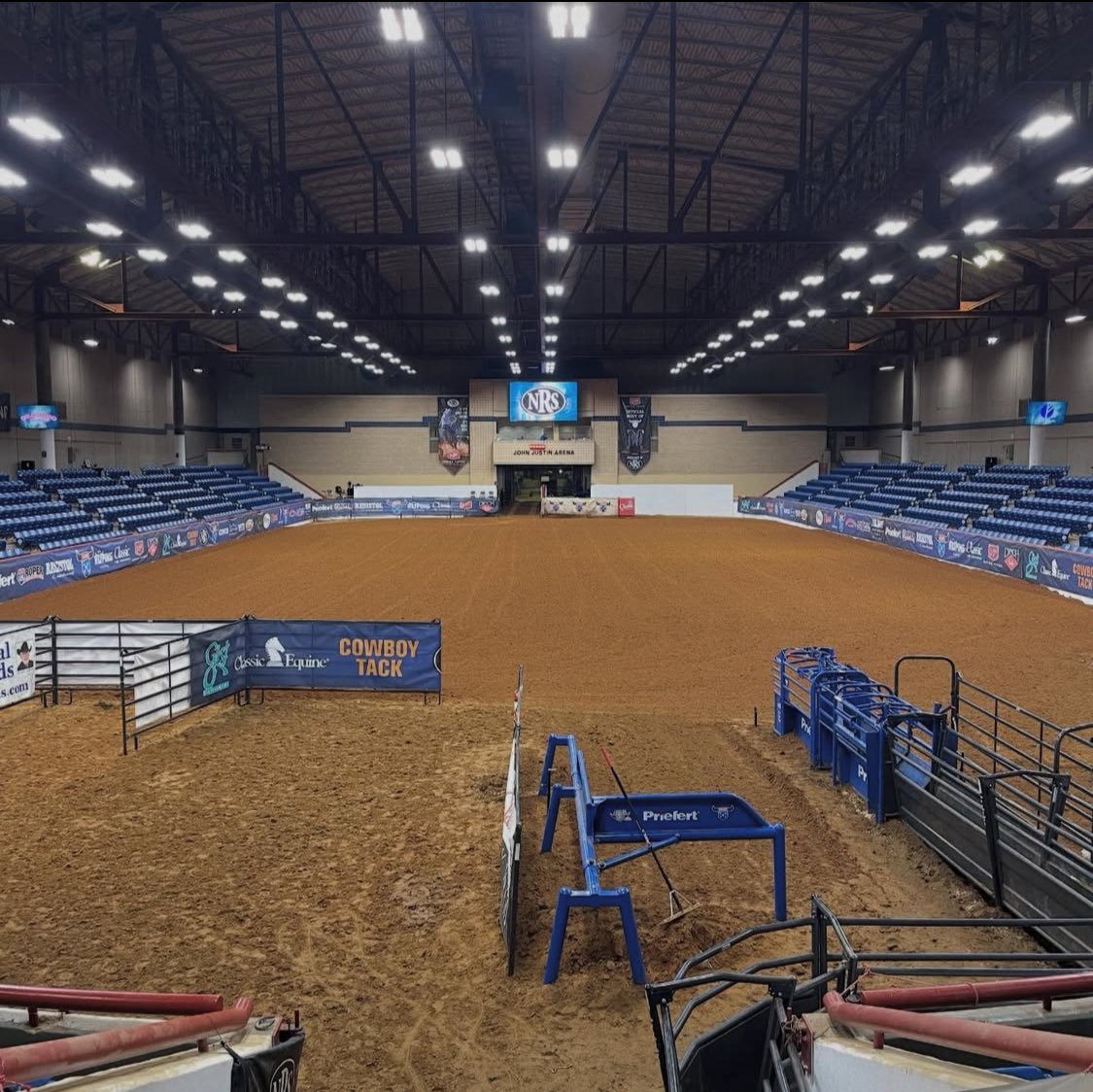 Taryndipity2104's tweet image. Working the Morning shift. Someone bring me coffee ☕️. 
#work #passion