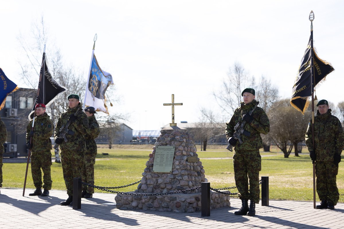 Kaitsevagi's tweet image. Fallen Estonian Defence Forces soldiers who have fallen during international operations were commemorated with a Veterans Day ceremony at Camp Tapa.

📷 Pvt. Joonatan Jõgiaas

#EDF #EstonianDefenceForces #Veterans #Veteransday #AnnameAu