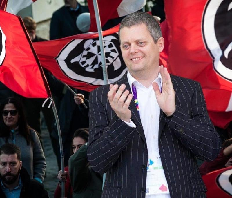Frances99687883's tweet photo. Neofascista,sovranista,no euro,no vax,negazionista climatico.Dal sodalizio politico con #Casapound,alla rapida scalata come manager pubblico,con doppia promozione in due anni. #MassimilianoPanero,#presidente di #Sogesid,spa del MEF,in house dei ministeri di Ambiente e Trasporti. https://t.co/a5HLK7UBe9