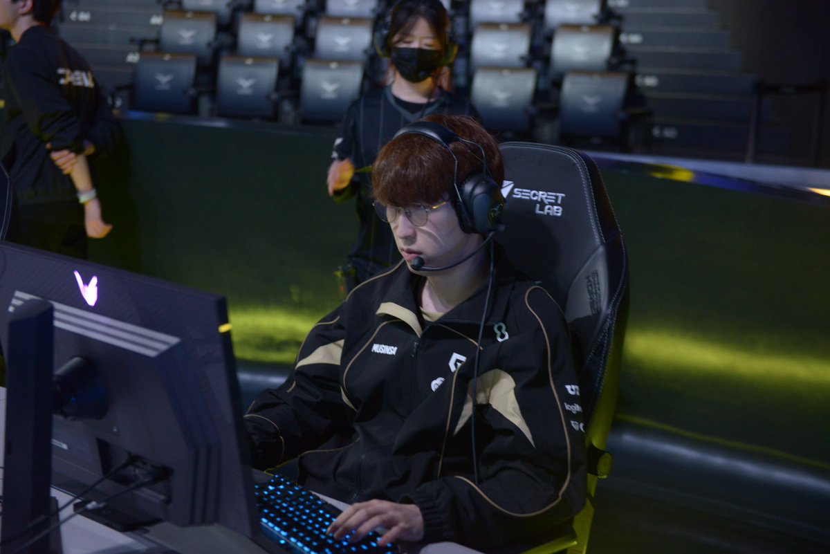 ShadowCorpAgent's tweet image. Today's Photo #LCK📷 2026-04-23

@Duro0204 in #GEN

 #Shadowcorp #Duro #Esports #Agency