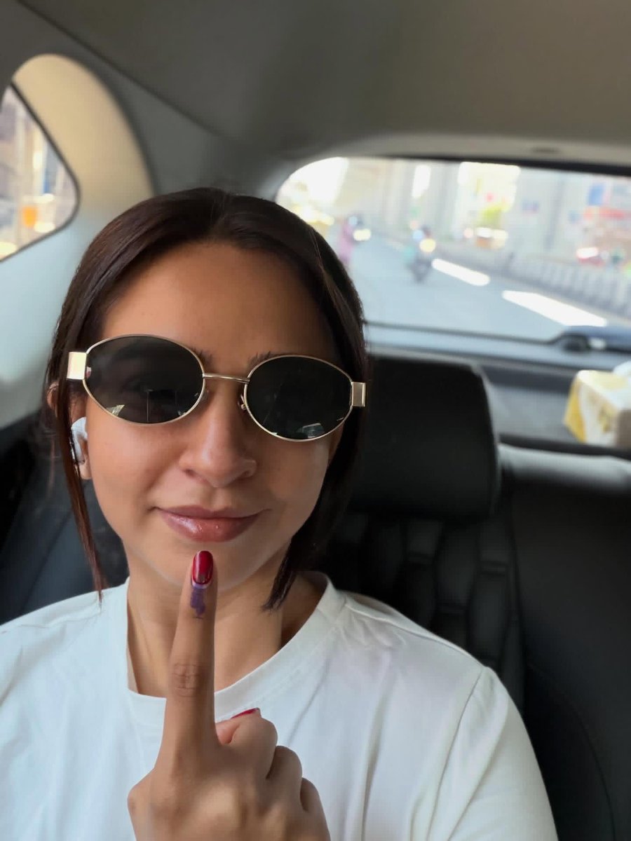 Weekendvibes_'s tweet image. Divya Ganesan 🤍😎

#Divya #DivyaGanesan