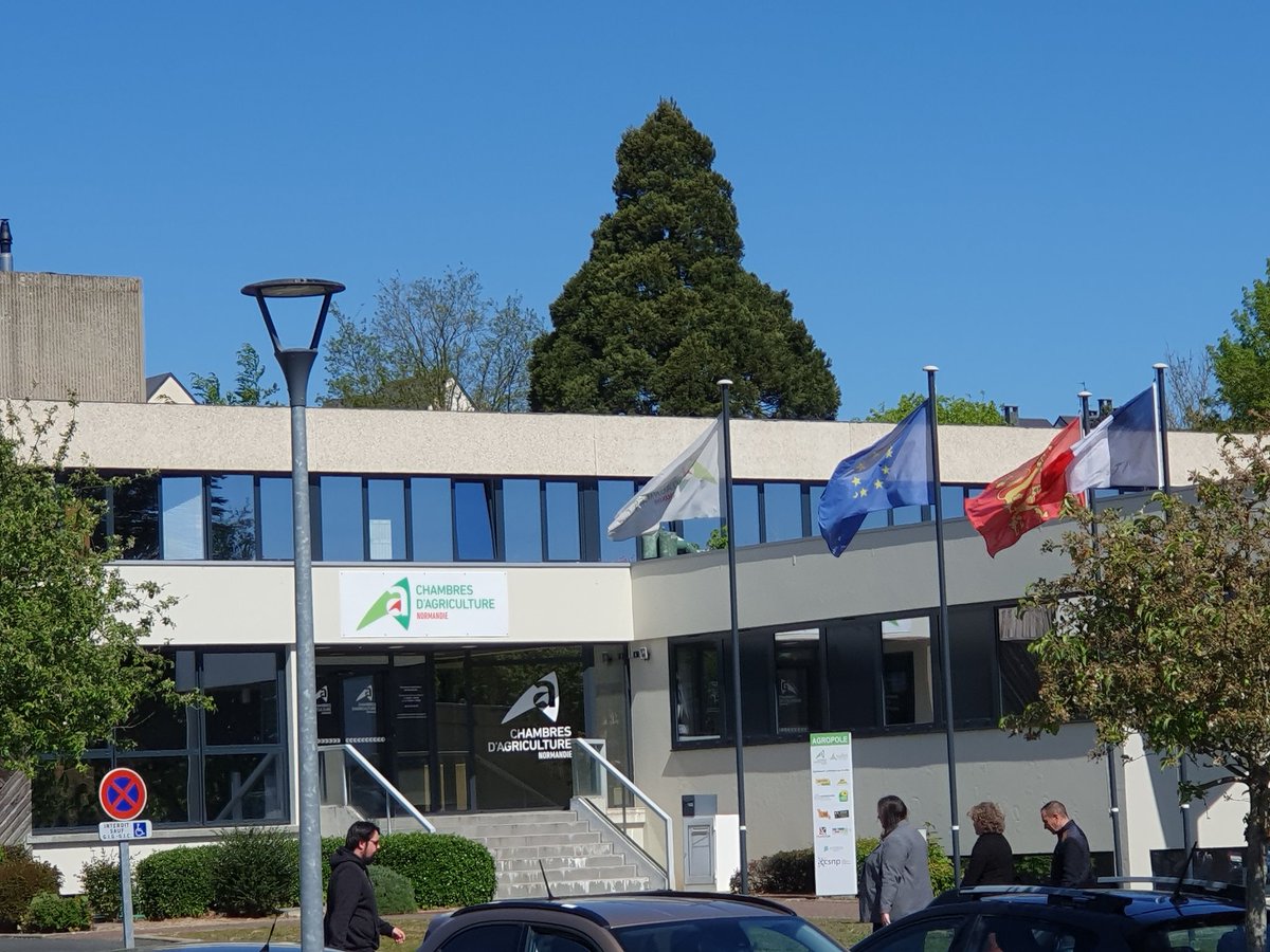 TemplarsCider's tweet image. Adam is on the " perfection" Cider vinegar stage today at the Chamber of Agriculture, Caen, Normandy today, we also produce organic cider vinegar on our cider farm #vinegar #organic #Normandie #Caen #Normandy templarscider.com