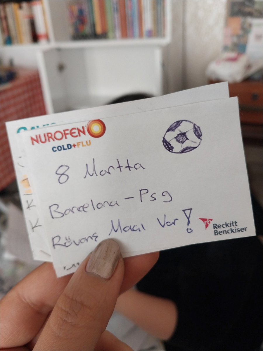 Kitaplığımızı temizlerken 10 sene öncesinin mistik notunu bulduk iflah olmayız...