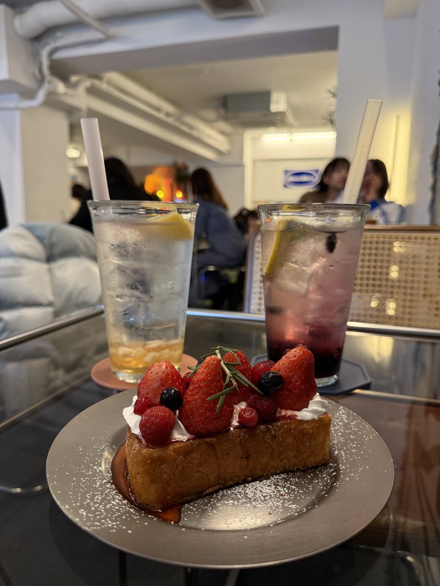 x_ran_z's tweet photo. 新大久保来たらだいたいここ寄っちゃう https://t.co/kBQznk2rtq