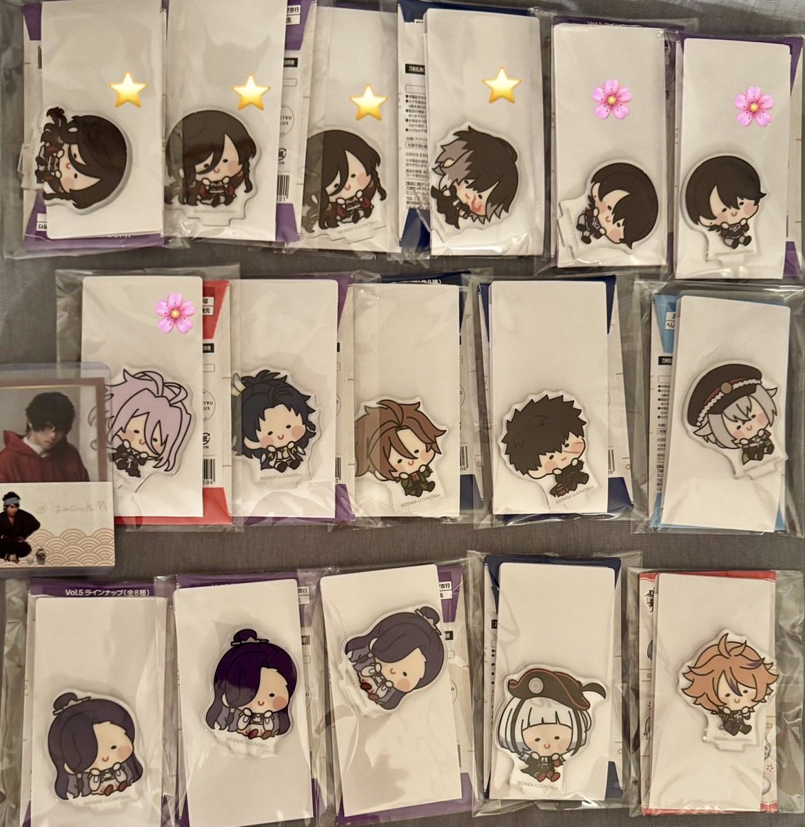 YguccchM's tweet photo. 【交換/譲渡】んまほっぺ　刀剣乱舞　アクスタ　ステッカー
譲:和泉守.堀川.笹貫.燭台切.一期.亀甲.蛍丸.蜻蛉切.村正.後藤.不動.丙子.太鼓鐘.則宗.同田貫.御手杵.九鬼.実休.小竜

求: 定価（＋送料）　or 【雲次両種】＞【肥前両種】

ツリーに詳細↓ https://t.co/yojJdS2Jee