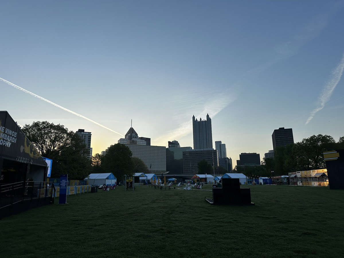 AvaMarieRash's tweet photo. Happy Draft Day Pittsburgh!The city is showing off for the big day💛🖤 https://t.co/0sTO3rmn8h