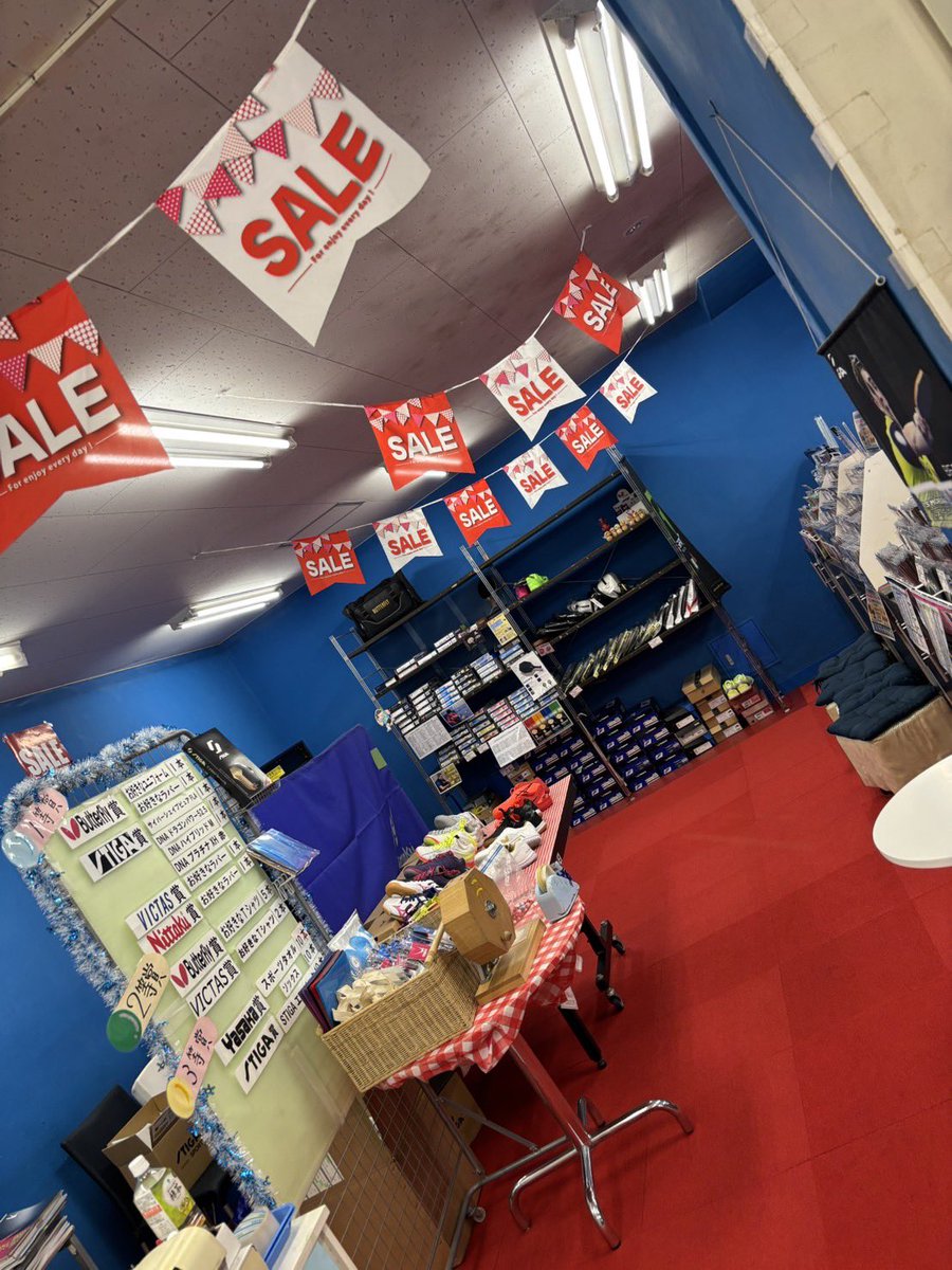 kunitaku1234's tweet photo. 本日から大感謝セール始まっております！

卓球用品、メーカーによりますが、通常よりも割引価格になっております！

がらがらくじ、本日は、1等が3本、2等が2本でました！

まだまだ、一等残ってますので、ぜひチャレンジしに来てください！

皆様のご来店、スタッフ一同心よりお待ちしてます。 https://t.co/6KX5OiCIGJ