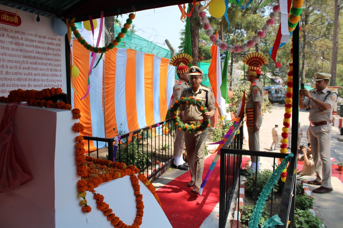 ShqSsb's tweet photo. दिनाँक-23.04.26 को क्षेत्रक मुख्यालय  सशस्त्र सीमा बल,अल्मोड़ा के परिसर में शहीद स्मारक पर कीर्ति चक्र से सम्मानित उप-निरीक्षक शहीद भूपाल सिंह, ग्राम-बल्टा,जनपद-अल्मोड़ा के शहादत दिवस के अवसर पर श्रद्धांजलि देने व उनके योगदान को याद करने के लिए श्रद्धांजलि सभा का आयोजन किया गया । https://t.co/5yuLK9wgeP